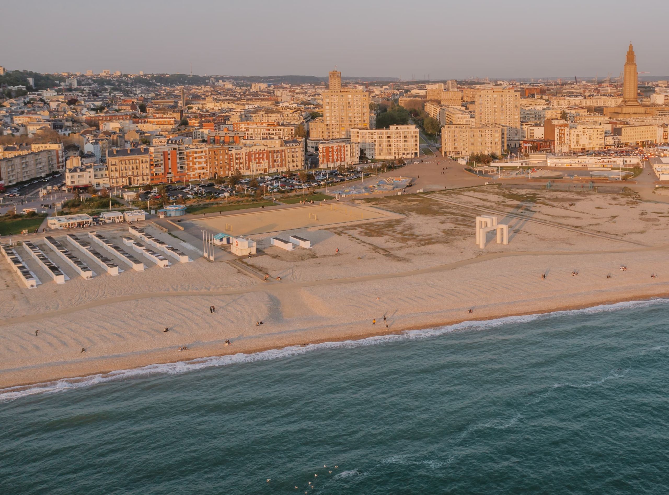  ART TRAVELS THE CITY 